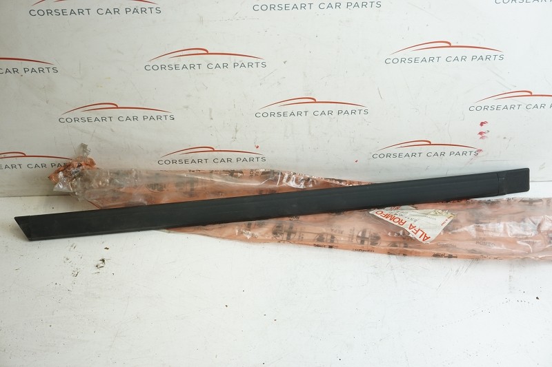 537944 / 60746380 Alfa Romeo Alfasud / 33 Zierleiste Tü