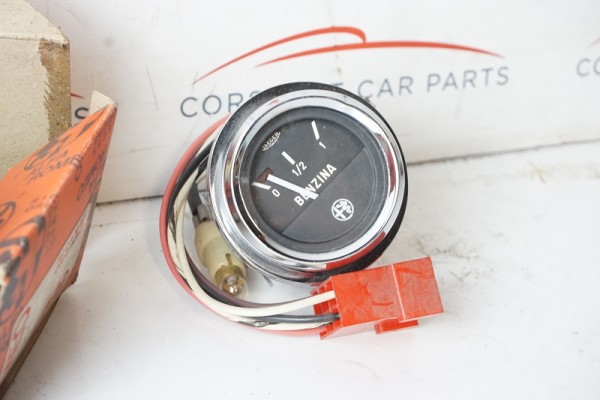 105446401701 Alfa Romeo GT Junior + 1750 Tank Gauge (little dent in Chrome Ring)