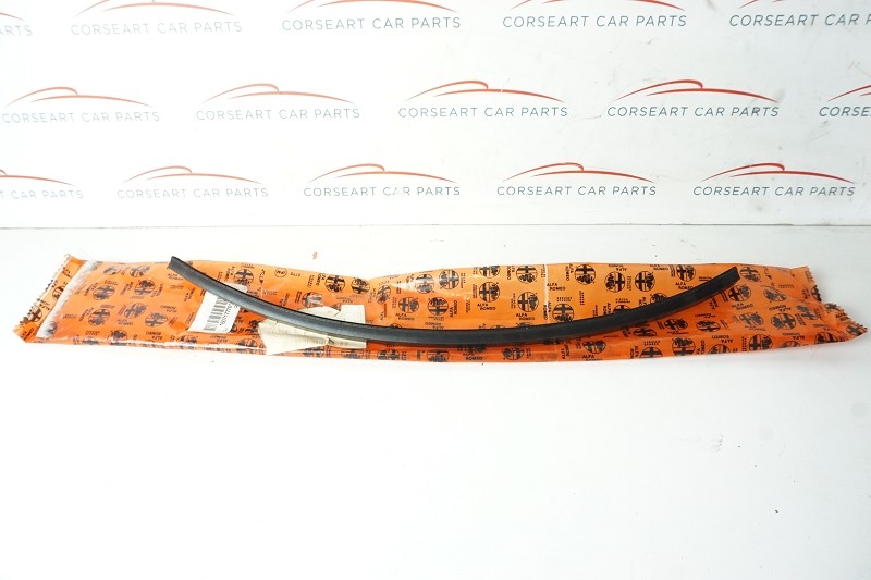 60717776 Alfa Romeo Spider / Giulia GT / box