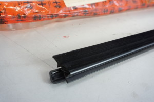 96587298  Alfa Romeo 33  1988 - 1994 Fensterleiste Hinten Rechts Außen
