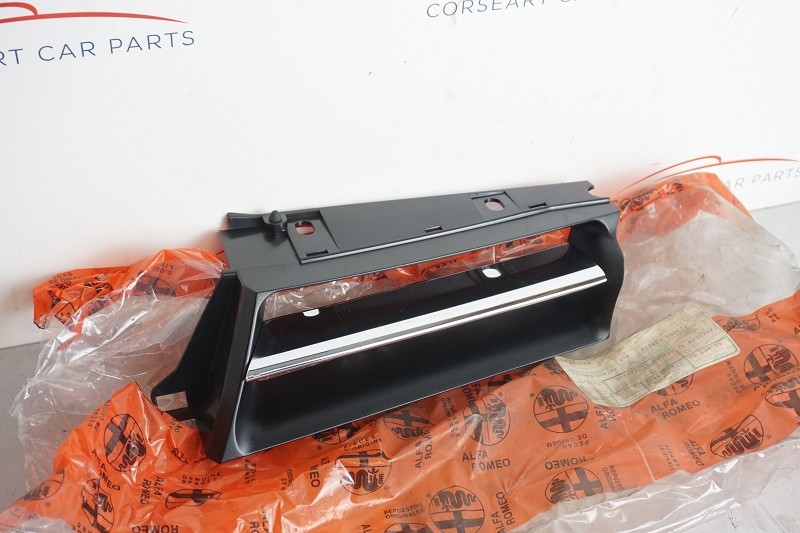 60620546 Alfa Romeo 156  Fron Grill LH