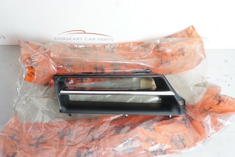 60620545 Alfa Romeo 156  Fron Grill RH