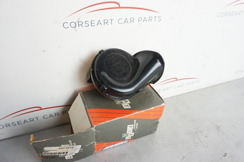 4421816  Fiat  Horn