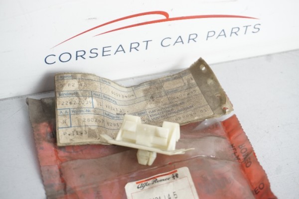 60593404  Alfa Romeo 145 Befestigungs Klip Dachleisten
