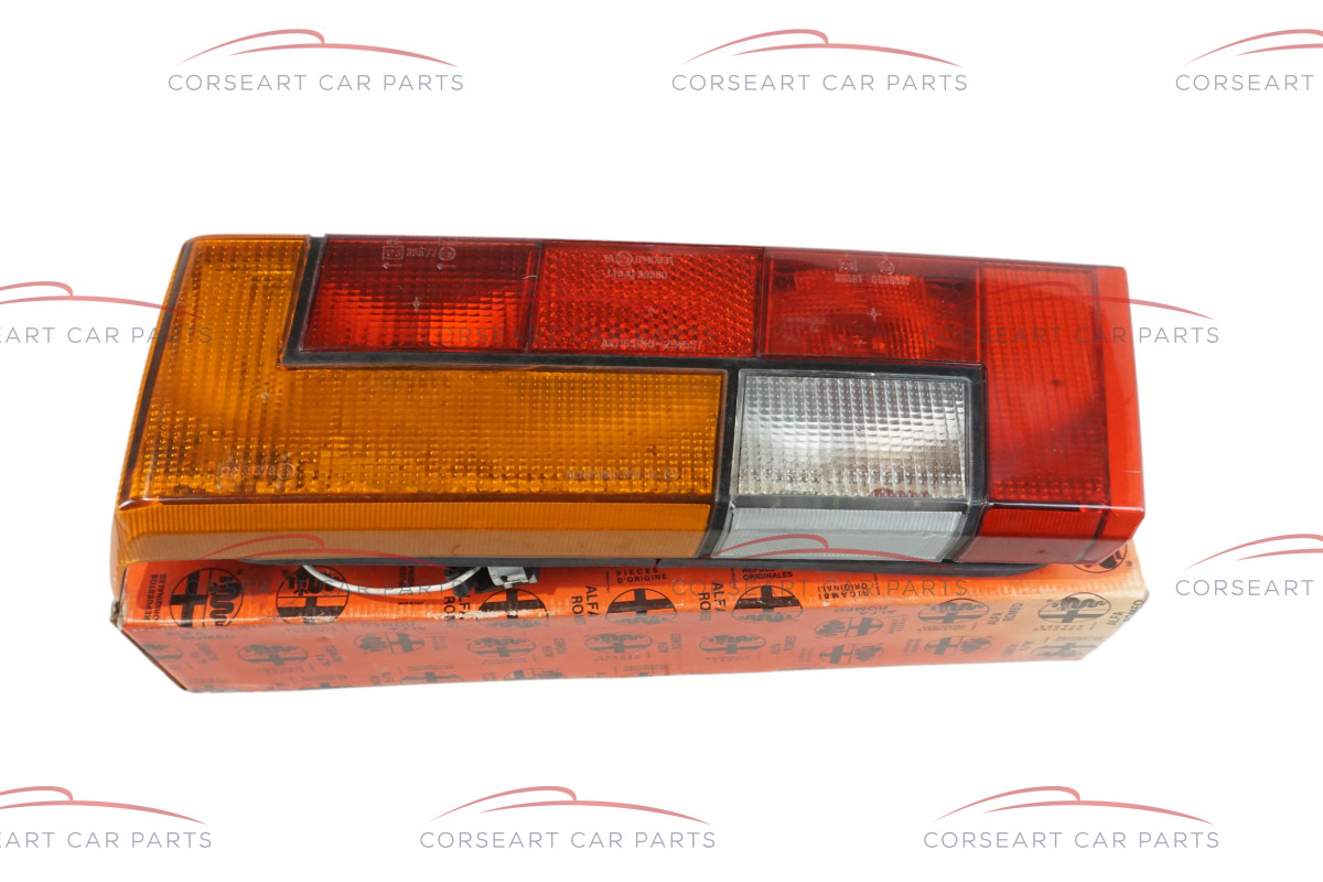 545399 Alfa Romeo 33  Rückleuchte links