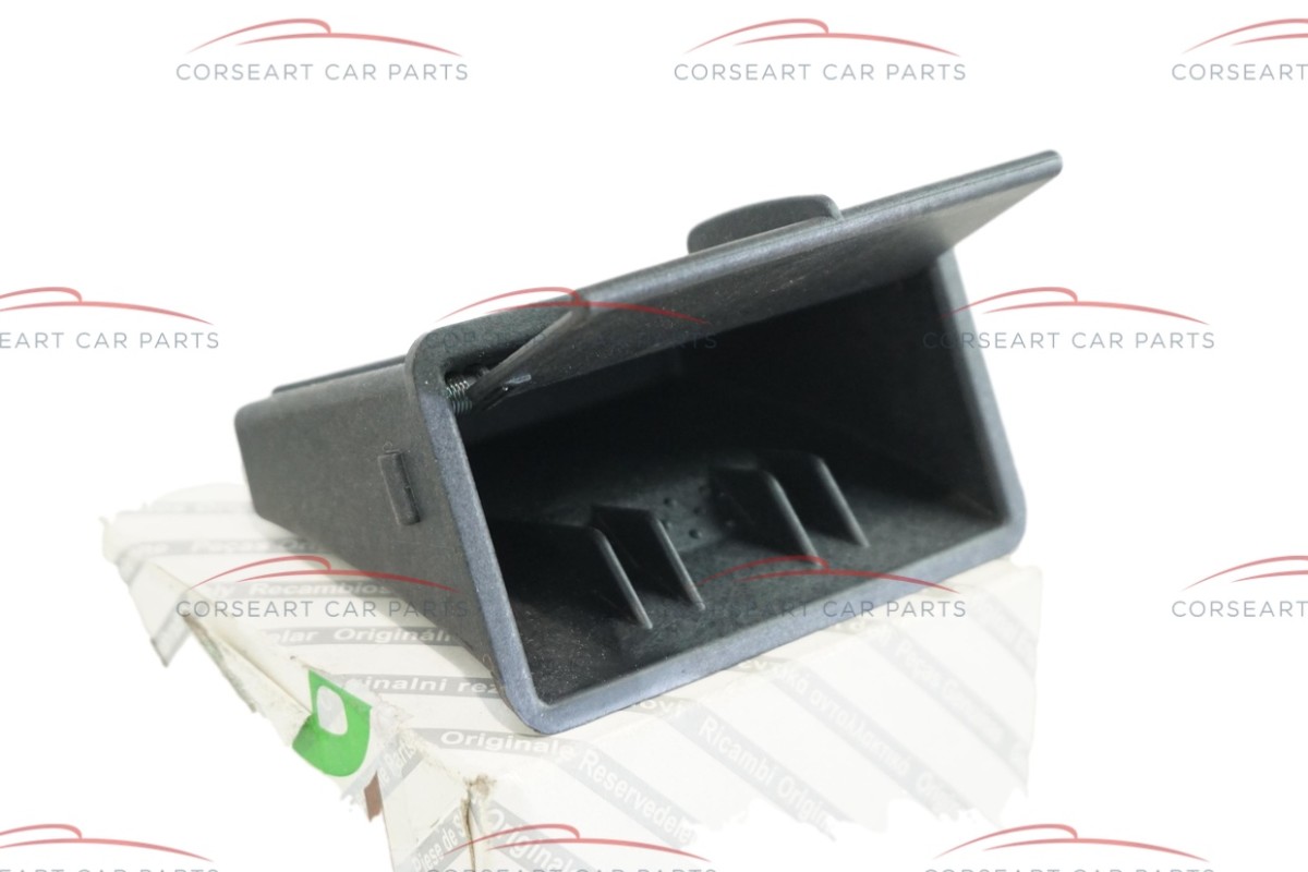 71740246 Alfa Romeo 159 939 Aschenbecher Behälter hinte