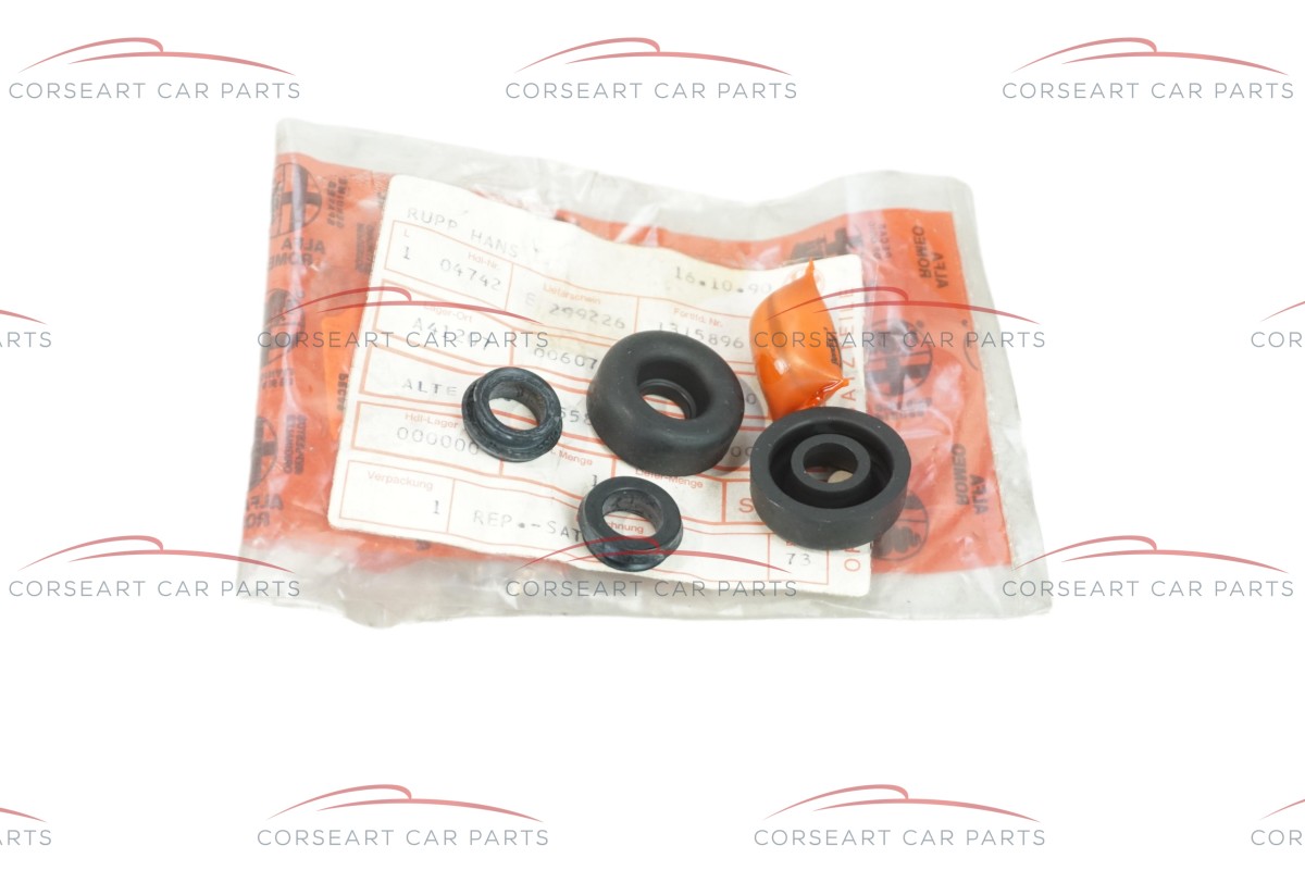 60749890 / 705580 Alfa Romeo 33 & Al box