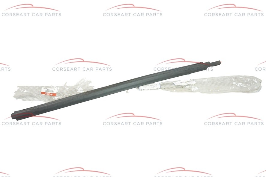 91403558 Alfa Romeo 166 Front Exterior Window Seal Gasket RH